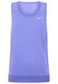 Débardeur de sport sans manches Nike Dri-FIT violet clair avec texture en mesh et logo blanc sur la poitrine.