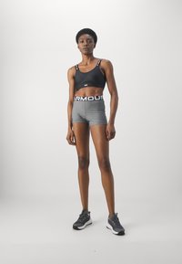 Under Armour HEATGEAR SHORTY - Leggings - charcoal light heather/black
