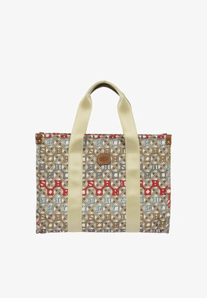 Sac cabas rectangulaire avec anses beiges et un motif à treillis composé de formes entrelacées beige, rouge et grises avec une petite étiquette de marque en cuir.