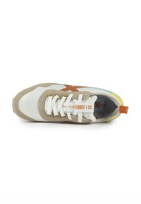 White leather sneaker with beige suede accents, orange diagonal stripe, white laces, and textured mesh areas, featuring a yellow heel tab.
