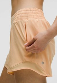 lululemon HOTTY HOT HIGH-RISE LINED 10CM - Športové šortky - rock melon
