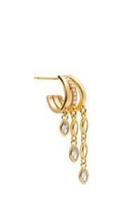 Pendiente de aro de oro que presenta tres bandas curvadas y una fila de piedras claras y brillantes. Accesorios de cadena con encantos alargados en forma de marquee.