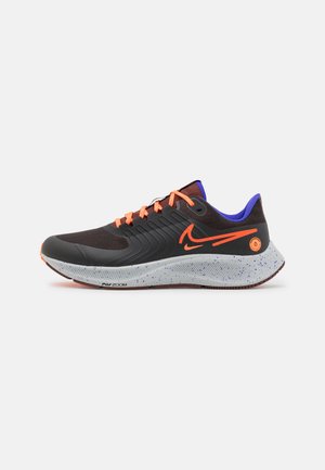 SHIELD - Neutral running shoes - black/orange/total orange/bronze eclipse/indigo burst/grey fog