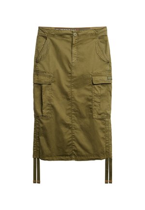 Olivgrüner Cargo-Rock aus strapazierfähigem Material, mit vorderen Taschen, seitlichen Schlitzen und verstellbaren Trägern am Saum.