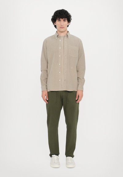 CLOSED BUTTON DOWN SHIRT - Shirt - silt grey