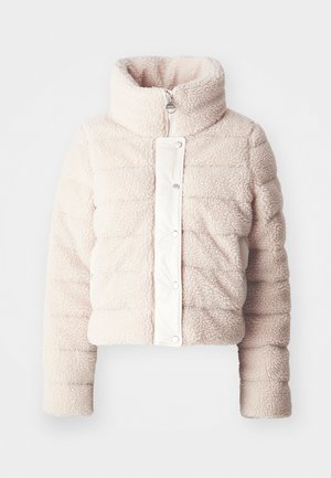 Jachetă scurtă, de culoare crem, fabricată din fleece texturat, cu un guler înalt și un panou frontal lucios, cu nasturi. Accente din material neted pe față.