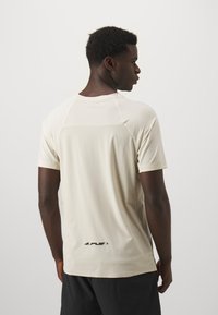 BOSS ACTIVE - T-shirt basique - open white eleven