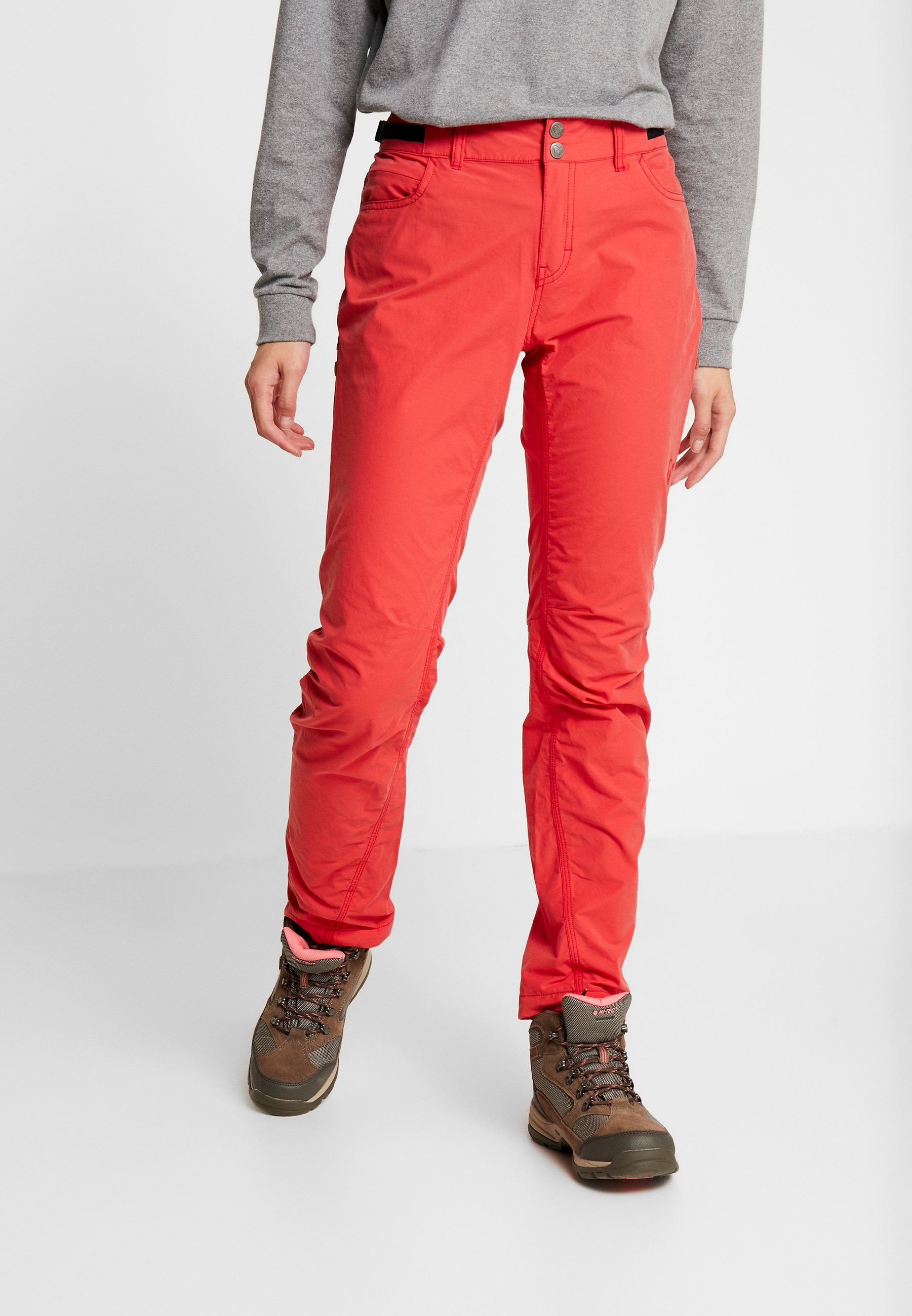 SVALBARD LIGHT PANTS Bukse crisp ruby SVALBARD LIGHT PANTS Bukse crisp ruby