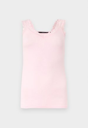 Top rosa chiaro senza maniche con rifiniture in pizzo sulle bretelle e sullo scollo, su sfondo bianco semplice.