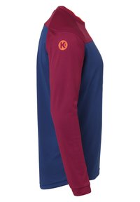 Langærmet skjorte med en bordeaux øverdel og marineblå underdel. Fremstillet af glat materiale, med et cirkulært orange logo på venstre arm.