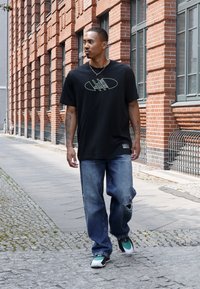adidas Performance LOGO TEE - Trükipildiga T-särk - black
