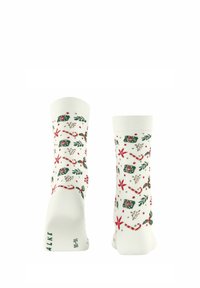 Weiße Socken mit einem festlichen Muster aus roten und grünen Geschenken, Blättern und Sternen. Die gerippten Bündchen und die Strickstruktur verleihen Details.