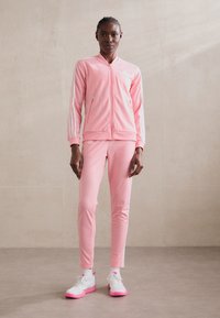 adidas Sportswear ESSENTIALS 3-STRIPES - Treniņtērps - semi pink spark/white