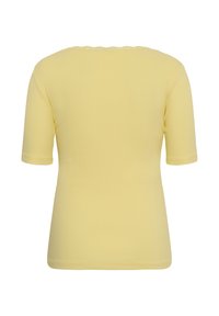 Haut côtelé jaune clair à manches courtes avec un col festonné, vu de dos.