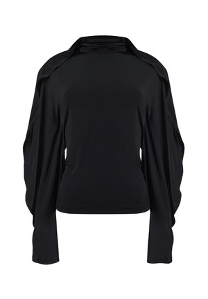Top negro de manga larga con un corte holgado, que presenta un detalle de tela drapeada en los hombros y una textura suave. Diseño simple y elegante.