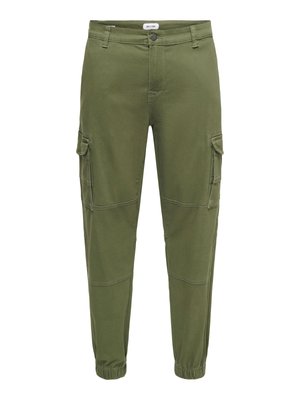 Grüne Cargo-Hose mit schmaler Passform, elastischen Bündchen, mehreren Seitentaschen und kontrastierenden Nahtdetails. Hergestellt aus einem weichen, strapazierfähigen Stoff.