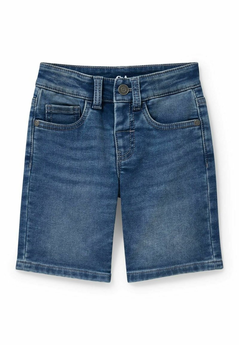 Short en jean bleu avec bouton à l’avant, fermeture éclair, passants de ceinture et poches avant sur fond blanc.