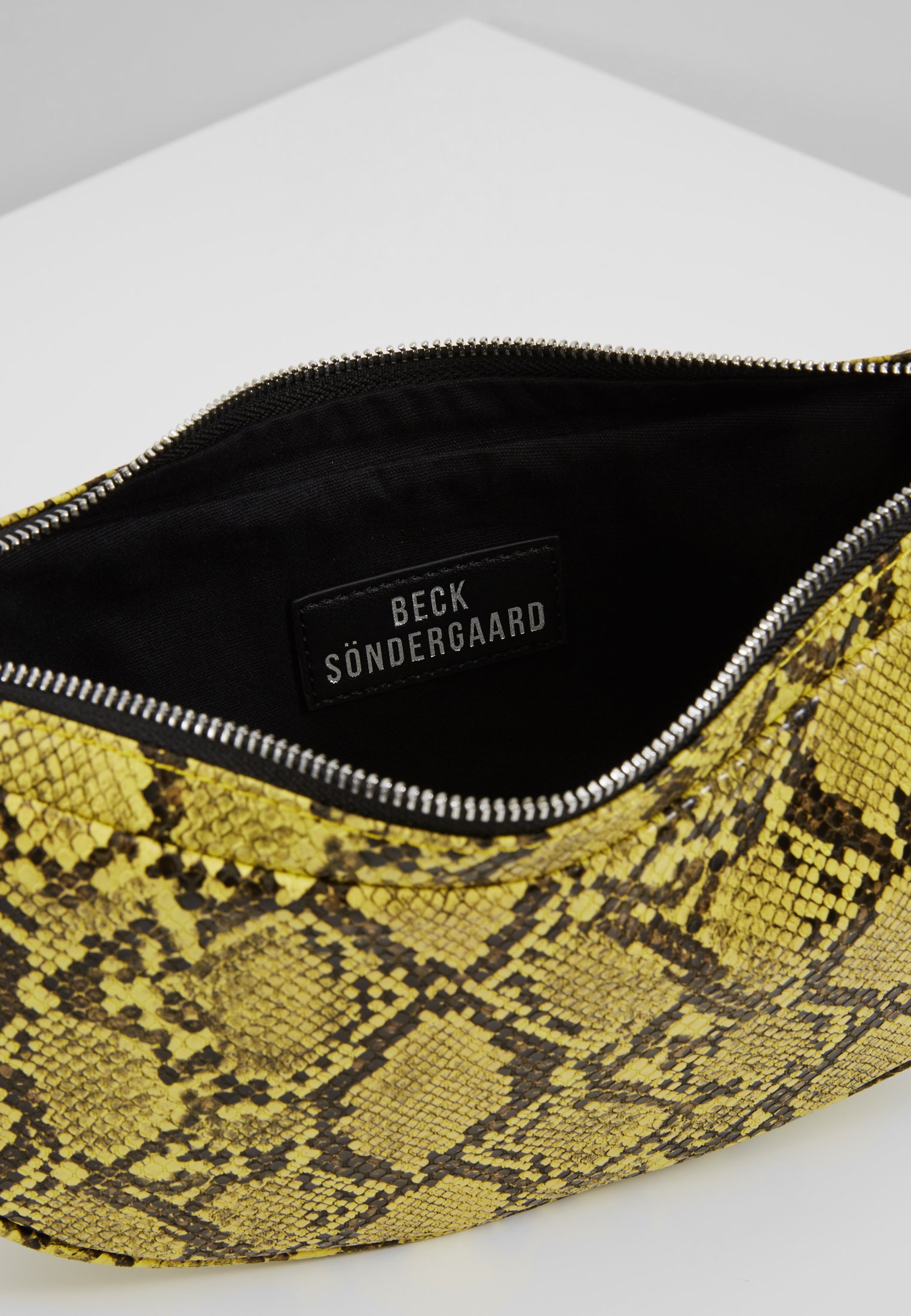 Becksöndergaard SNAKE MOON BAG Håndveske yellow Zalando.no Becksöndergaard SNAKE MOON BAG Håndveske yellow Zalando.no