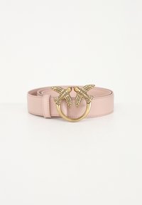 Ceinture en cuir rose clair avec une boucle dorée en forme de deux oiseaux se faisant face, formant une boucle circulaire.