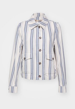 Stripet, kort jakke i kremfarge og marineblå. Har krage, lukking med knapper foran og to klafflommer. Teksturert stoff.