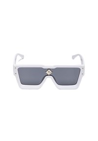 Hvide oversized solbriller med grå linser, vinklet stel, guld-accent i midten og teksturerede tempeldetaljer.