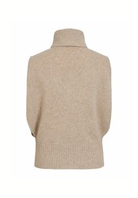Gilet sans manches en tricot beige avec un col roulé côtelé haut et un ourlet côtelé, vu de dos sur fond blanc.