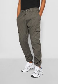 Urban Classics - CARGO JOGGING PANTS - Cargo trousers - magnet Thumbnail Image 1