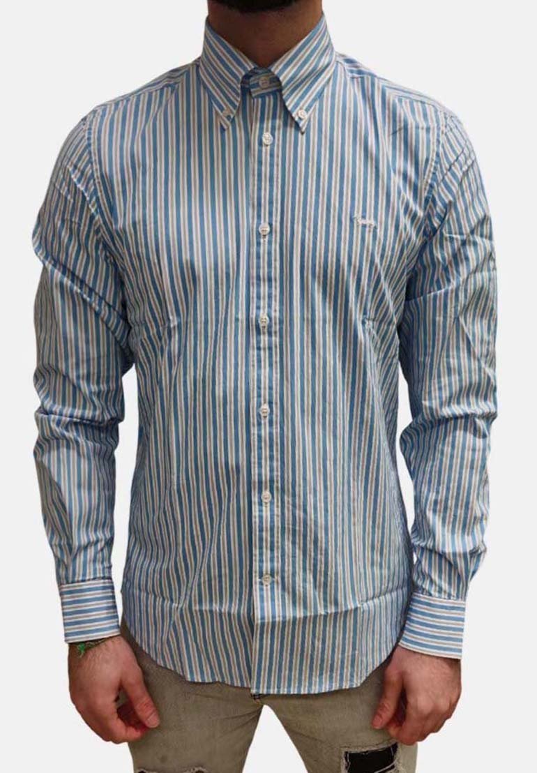Camicia con bottoni in blu chiaro e bianche righe verticali, realizzata in cotone, con colletto e maniche lunghe; presenta un logo sottile.