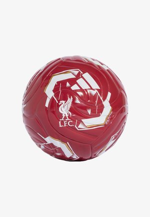 Balón de fútbol rojo y blanco con el logotipo del Liverpool FC y patrones gráficos estilizados en sus paneles.
