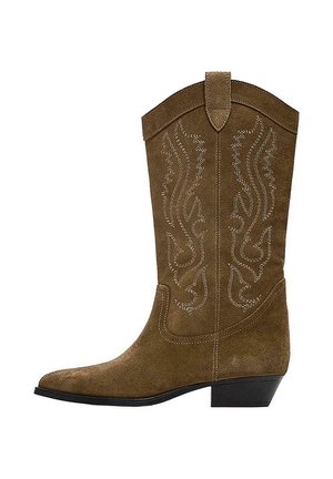 Brauner Wildleder-Cowboystiefel mit dekorativer Naht, spitzer Spitze, Zuglasche oben und niedrigem, schwarzen Blockabsatz.