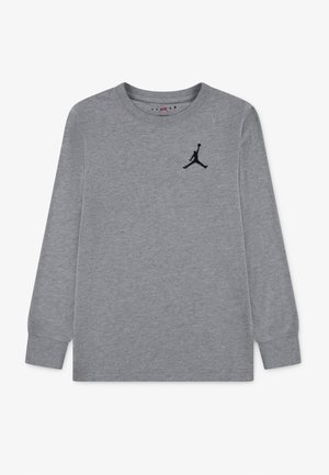 Grå langermet genser med rund hals og svart Jumpman-logo på venstre bryst, laget av mykt bomullsstoff.
