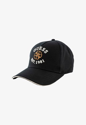 Berretto da baseball nero in cotone con visiera curva. Presenta un testo ricamato bianco con la scritta "GUESS EST. 1981" e un emblema logo.