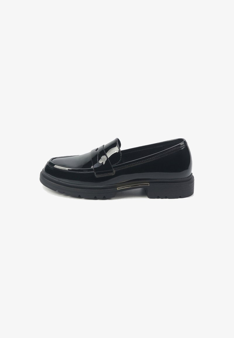 Schwarze Lackleder-Loafer mit derben Gummisohle und kleinem Absatz, ausgestattet mit einem eleganten Band über dem Oberteil.