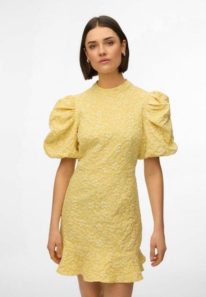 Vero Moda VMFIONA KURZES  - Robe de jour - pale banana