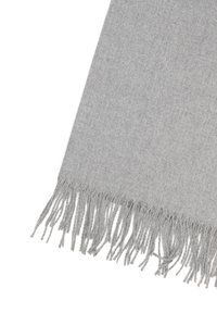 Scialle grigio intrecciato con bordi frangiati, texture liscia e forma rettangolare. Il tessuto appare morbido e leggero.
