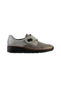 Chaussure en cuir gris avec un motif crocodile sur le bout, velcro à la cheville et semelle en caoutchouc épaisse. Design arrondi avec des accents texturés.