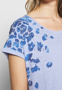TOM TAILOR T-shirt med print - light blue