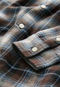 smALLSAINTS VALENS - Camicia - brown blue