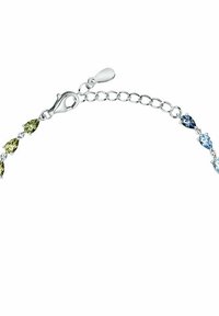 Bracciale d'argento con chiusura a moschettone, caratterizzato da cristalli a forma di pera multicolori in verde, blu e azzurro, collegati da una catena.