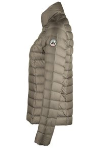 Opgevulde jas in lichtbruin met een horizontaal doorgestikt ontwerp, een opstaande kraag en een merklogo op de linkermouw. Voorzien van zakken met rits.