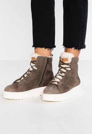 Enkellaarsjes met plateauzool - taupe