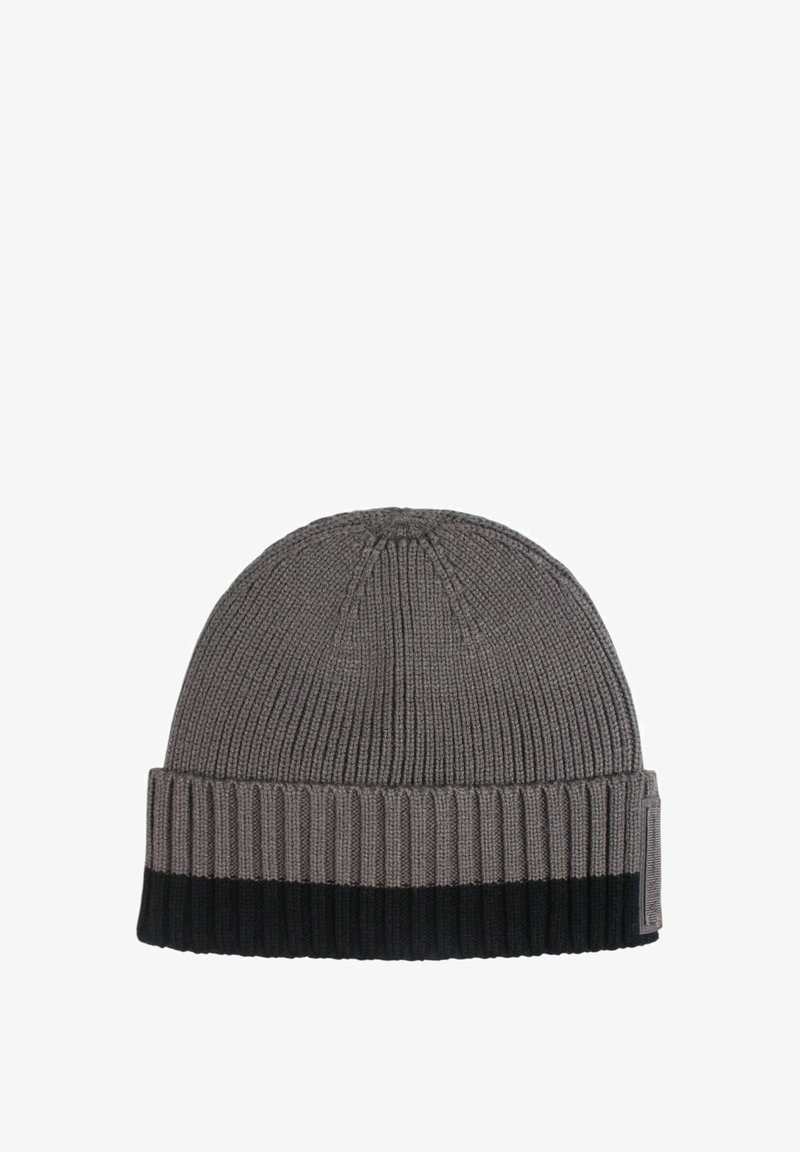 Berretto in maglia grigio, con una fascia a coste nera. Il tessuto è strutturato con linee verticali, creando una vestibilità aderente.