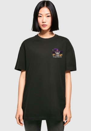 Black short-sleeve t-shirt made of cotton featuring a colorful graphic of a cat in a purple hat with pumpkin accents on the chest.