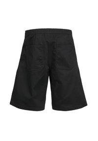 Shorts noirs longueur genou avec une ceinture élastique et deux poches arrière carrées, présentés sur fond blanc.