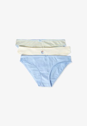 Tre slip bikini da donna in cotone, uno azzurro chiaro, uno crema con un piccolo disegno e uno crema con righe azzurre, impilati su uno sfondo bianco.