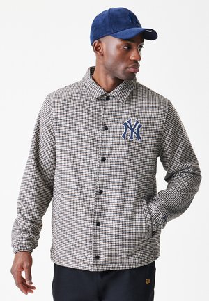 New Era COACHES UNISEX - Suvejakk - brown