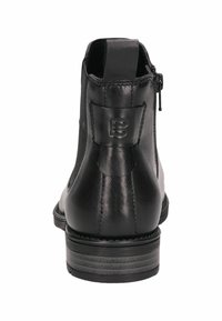 Černá kožená kotníková bota s kulatou špičkou, decentním prošíváním, zadním poutkem a bočním zipem. Má texturovaný podpatek a vyražené logo.