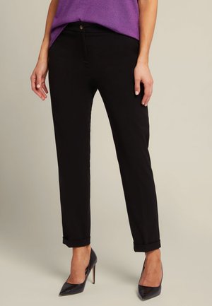 ULLA POPKEN Pantalon 7/8 Mandy design fleuri jambe large aspect lin Brun - Prêt-à-Porter ULLA POPKEN Pantalon 7/8 Mandy design fleuri jambe large aspect lin Brun - Prêt-à-Porter