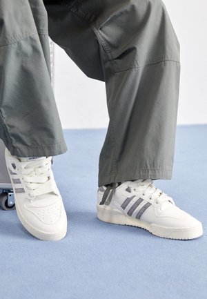 Baskets basses - white