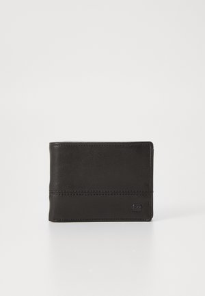 Portefeuille en cuir noir au design slim avec des coutures discrètes et un petit logo embossé. Texture lisse, forme rectangulaire compacte.
